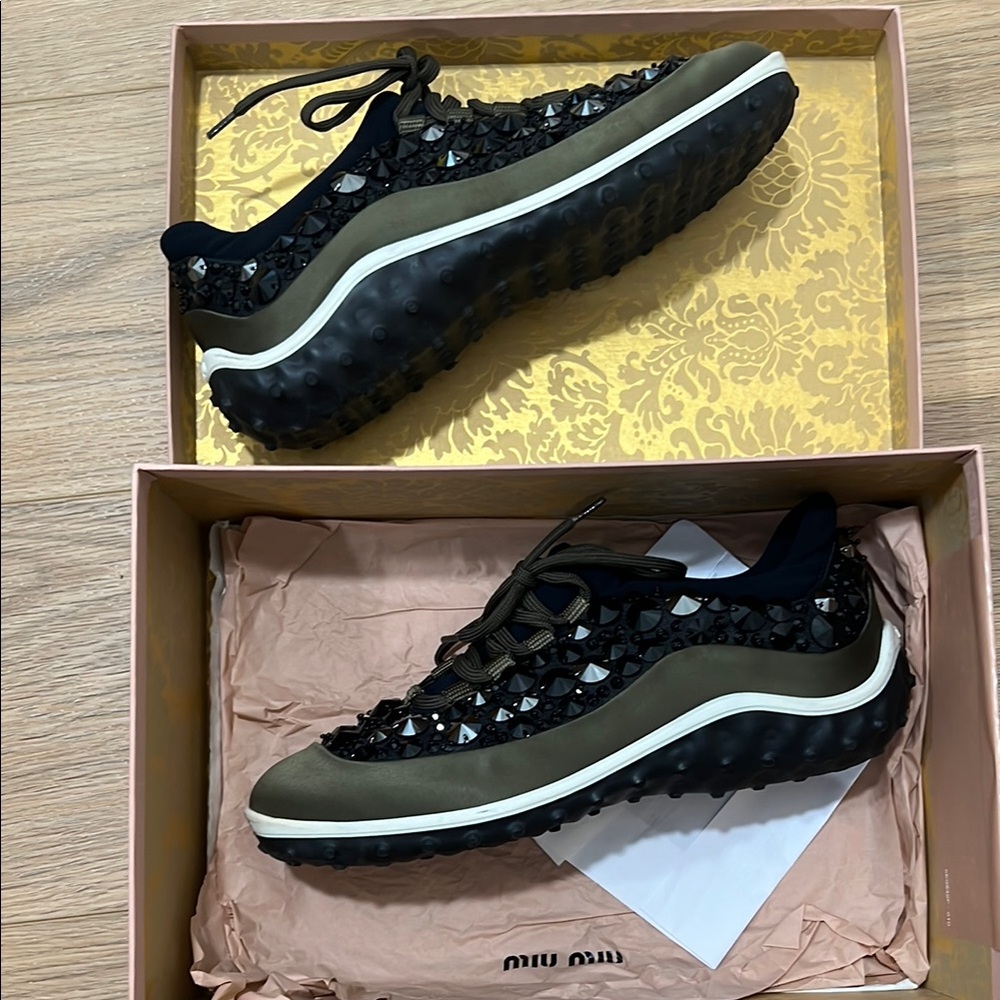 Miu Miu Black and Green Sneakers with Sleek Design
